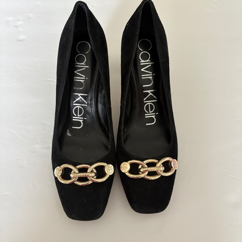 Calvin Klein Brita Black Suede Square Toe Pump Heels with Gold Chain 7.5